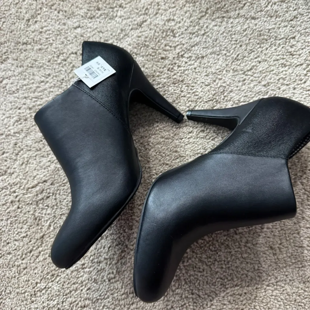 NEW DexFlex Comfort Black Ankle Booties w/ Heels Women's Size 9 Mixed Media - Image 3