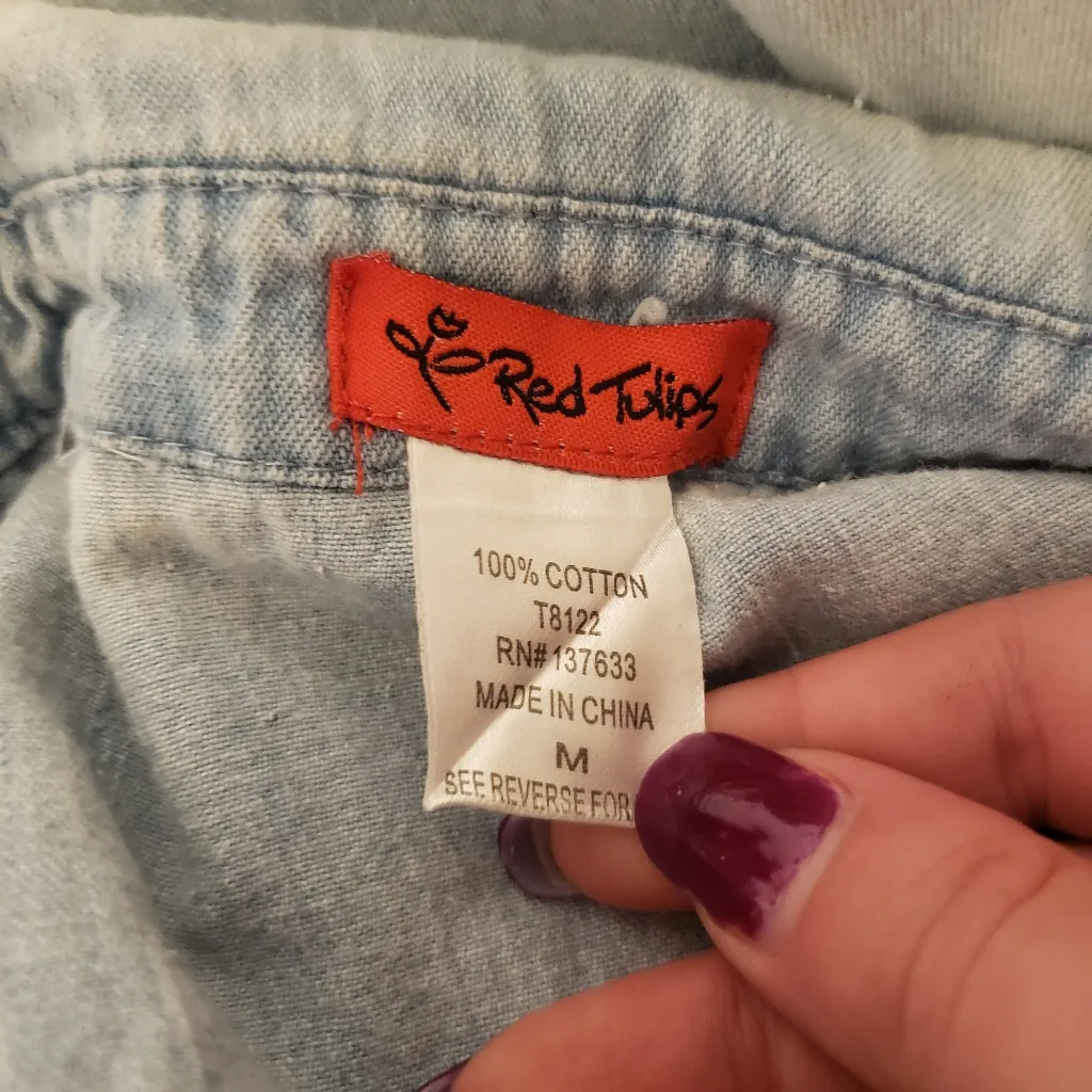 Bedazzled Red Tulips size M‎ jean top Blue Size M - Image 2