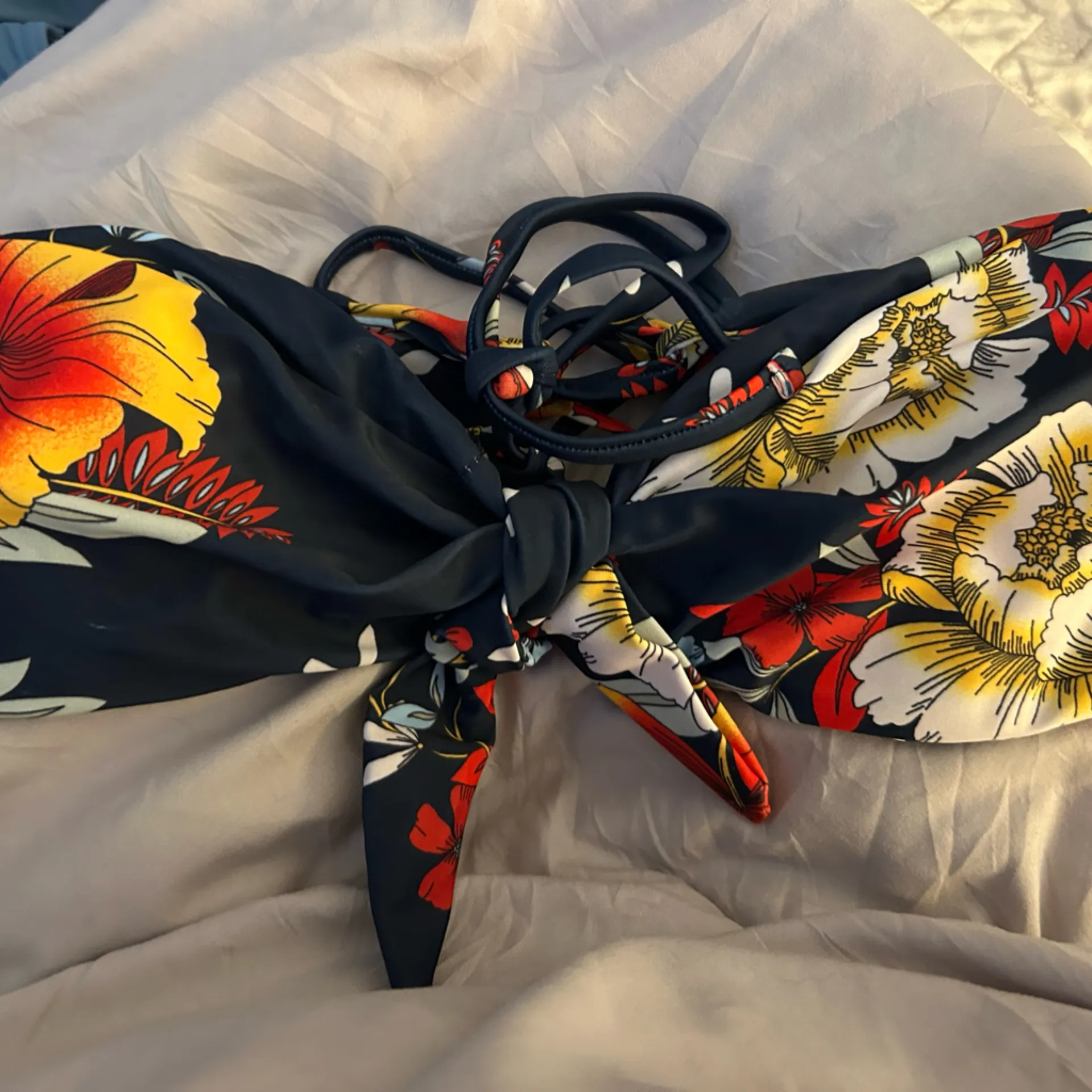 NEW Floral Blue Knotted Bandeau Top Strapless Swimsuit Bathing Suit S 4/6 - Image 3