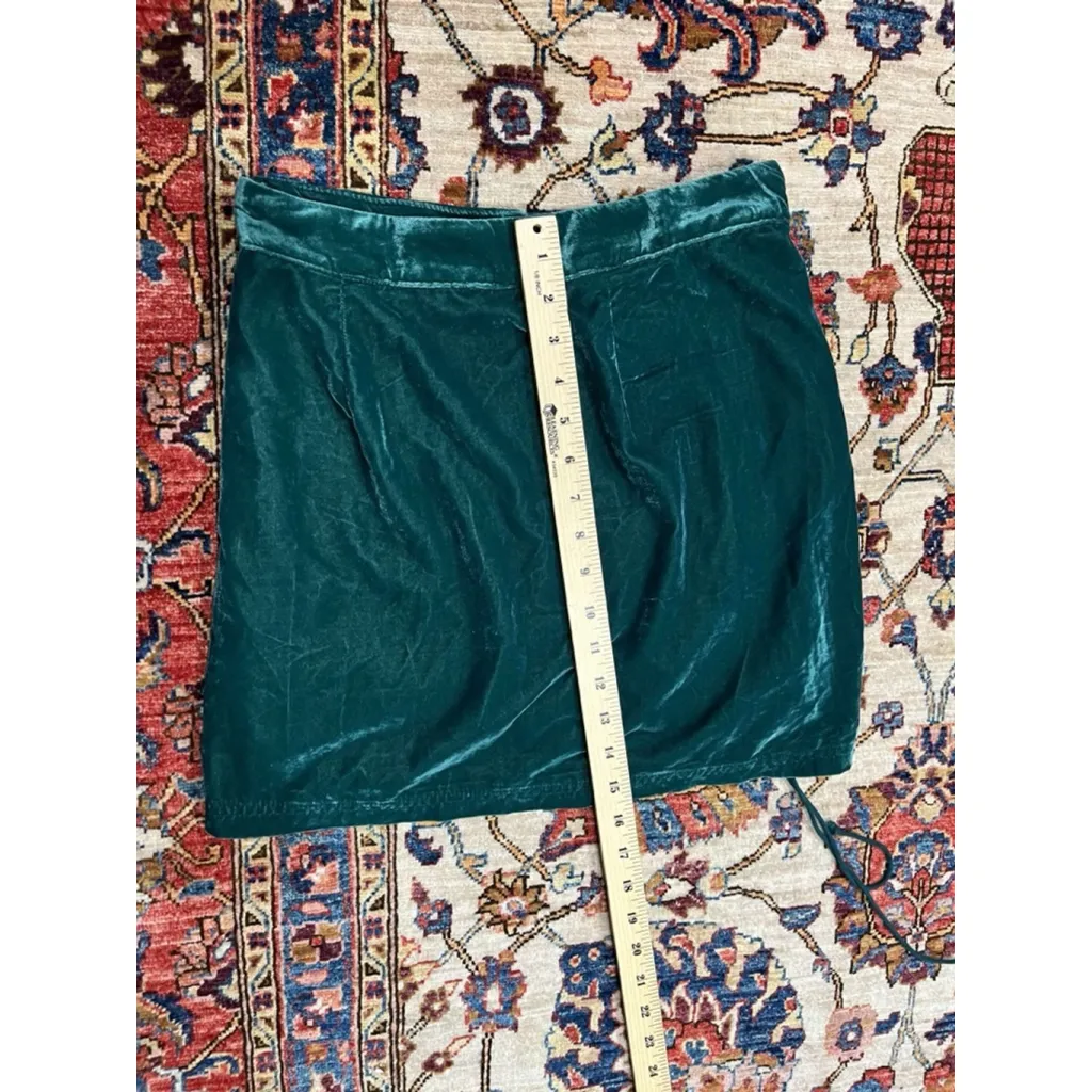 Womens Free People Holiday Green Velvet Mini Skirt Size 4 - Image 2