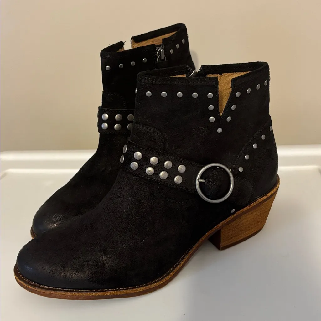 Soft Alene II black Suede Studded Leather Booties size 9.5 NEW - Image 4