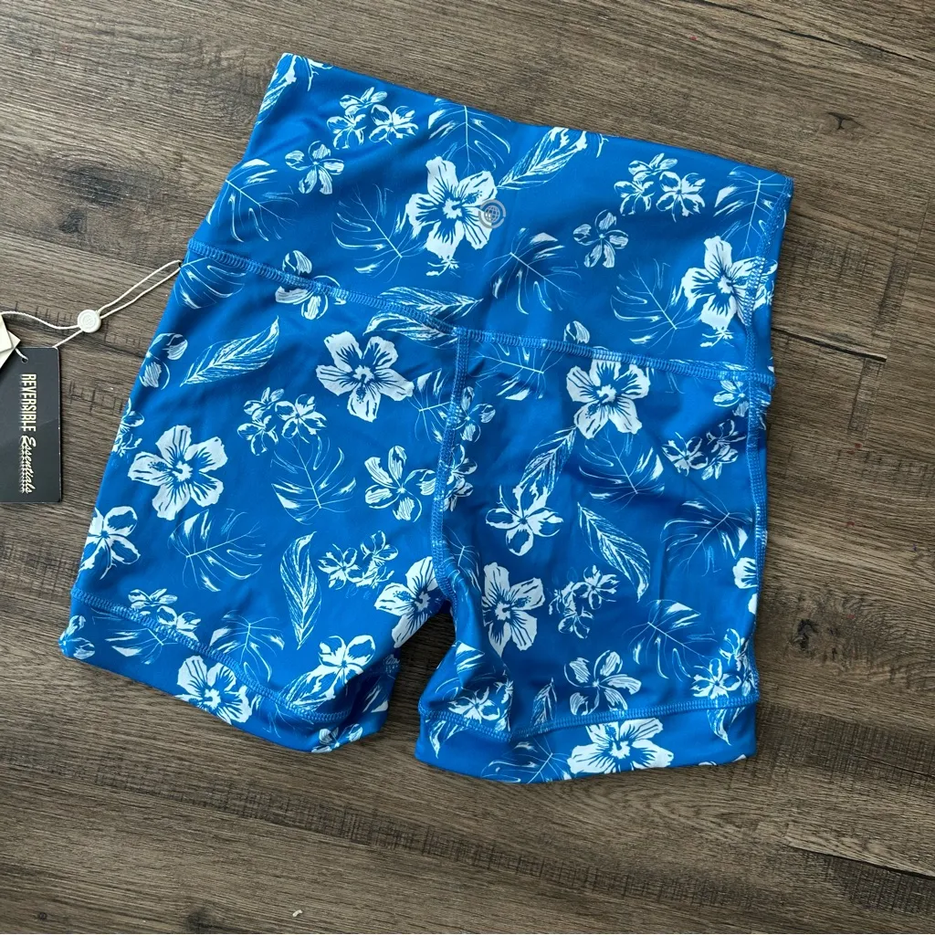 Max Studio| Blue and White Floral Reversible Bike Shorts sz XS - Image 4