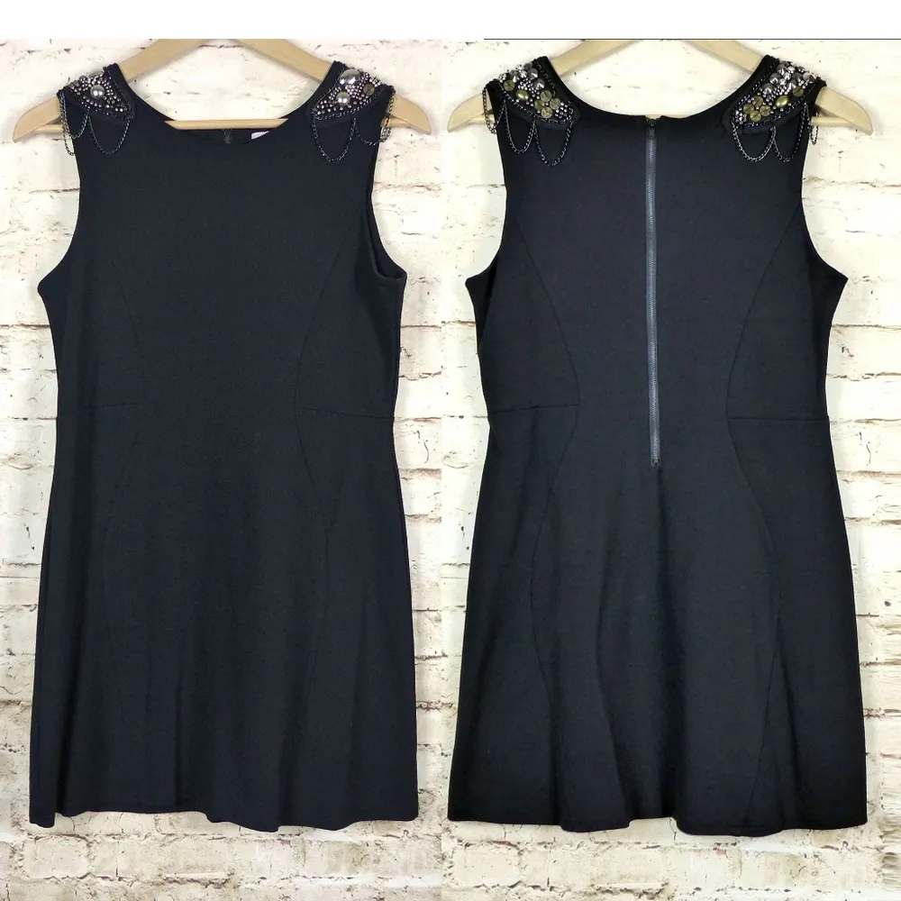 Romeo & Juliet Chain Trim Bodycon Cocktail Dress - Image 3