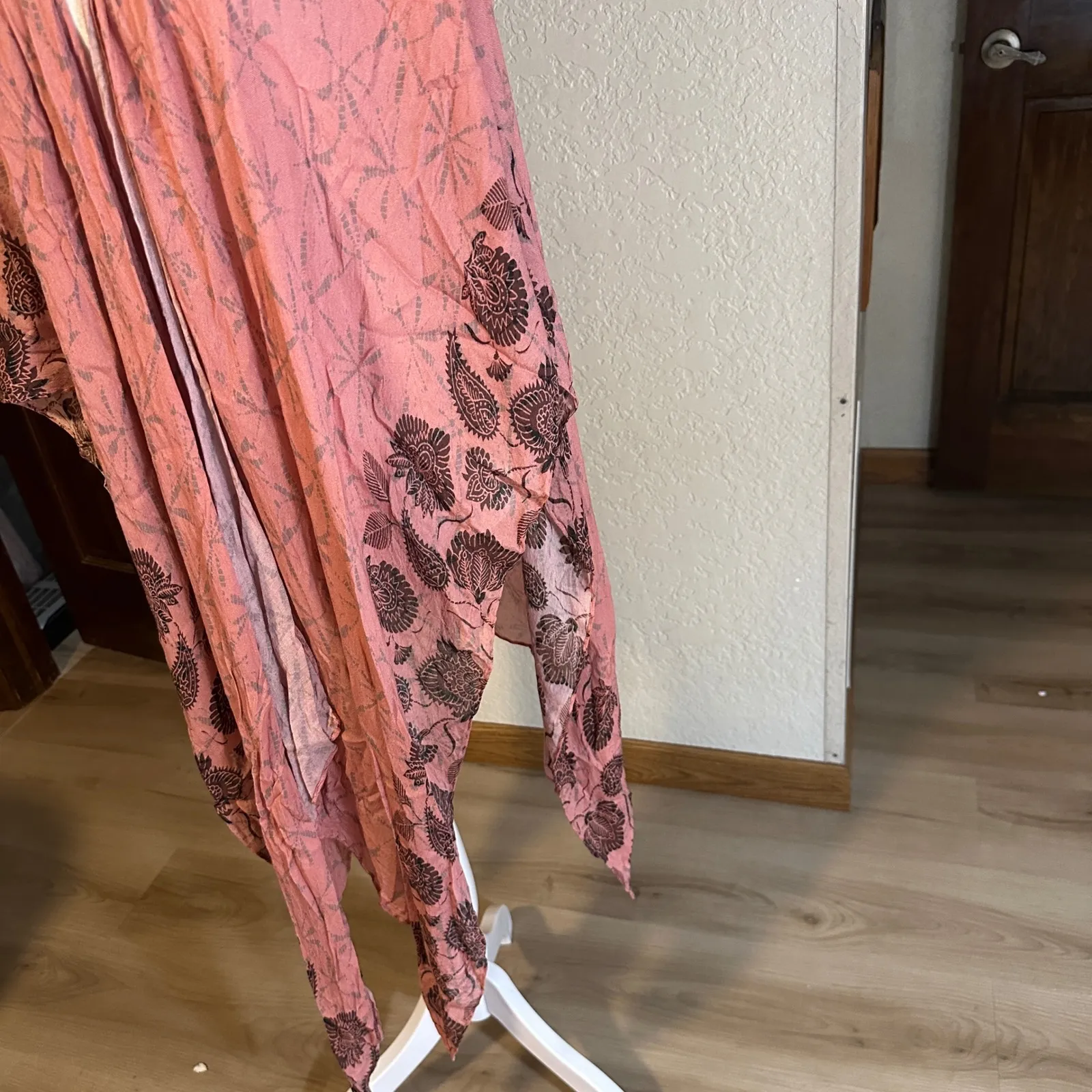 Rebecca Minkoff Pink Paisley Floral Lightweight Sheer Kimono Wrap Scarf - Image 4