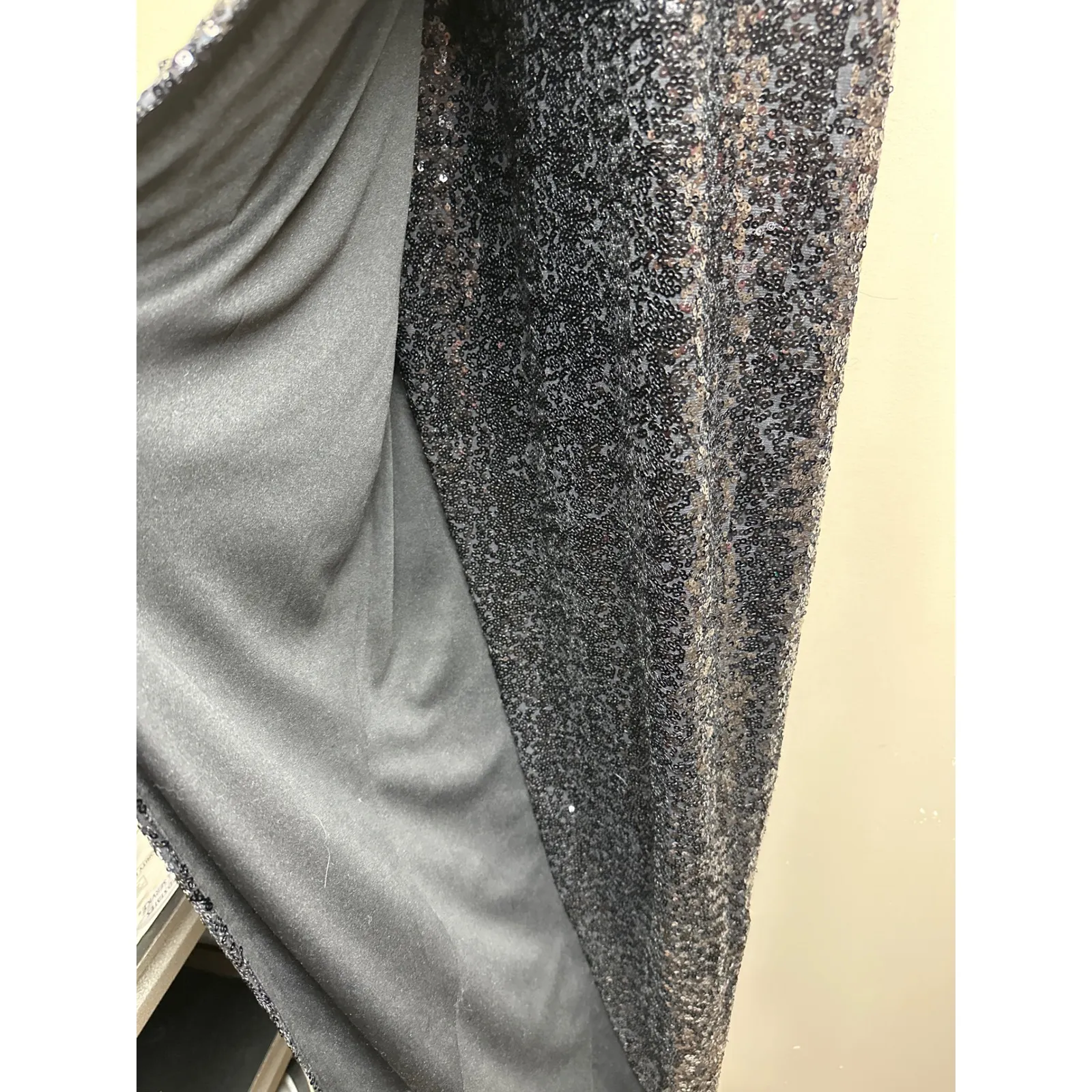 Belle Badgley Mischka Black Sequin Formal Gown V Neck Sleeveless Dress Size 4 - Image 6