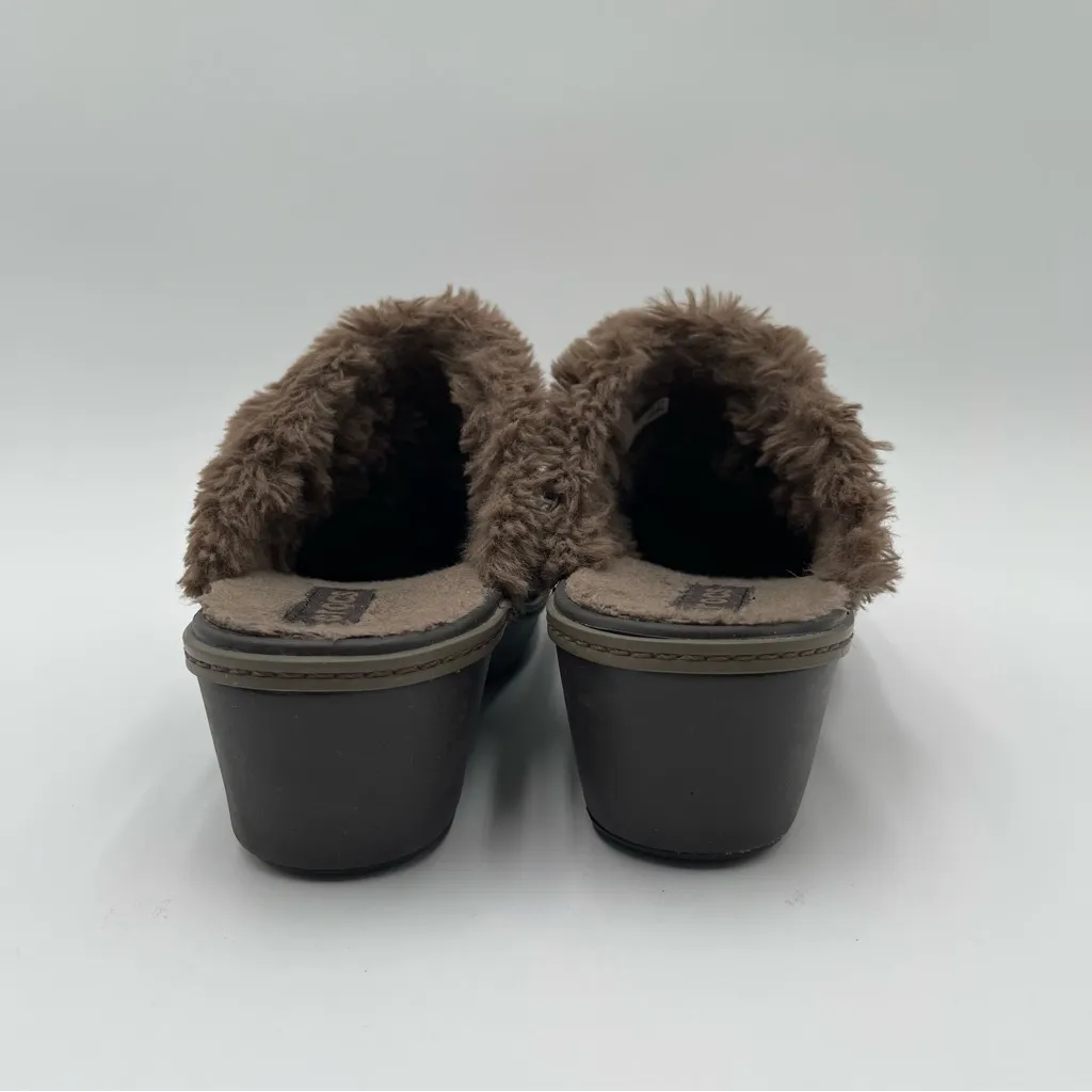 CROCS Cobbler Eva Clogs Heeled Mules Faux Fur Women’s Sz 7 Slip On Casual - Image 3