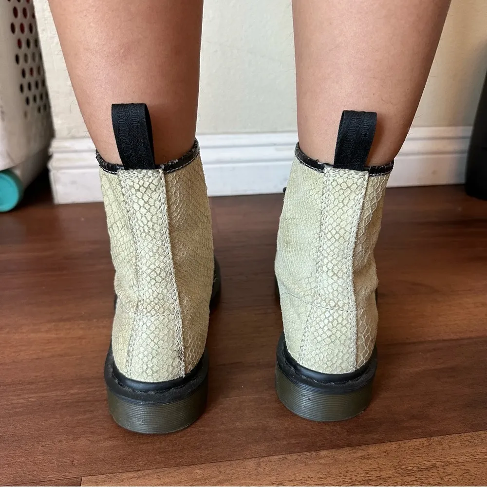 Women's Rare Doc Marten's Snake Print Pattern Boots Size 6 - Image 4