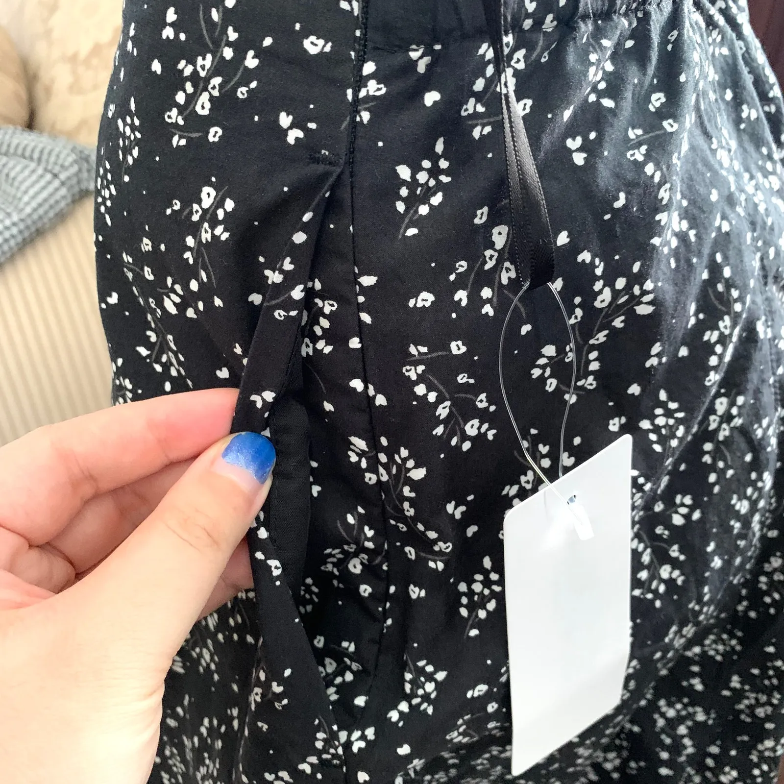 Uniqlo Cotton Cocoon Skirt in Printed Floral Black - Image 6