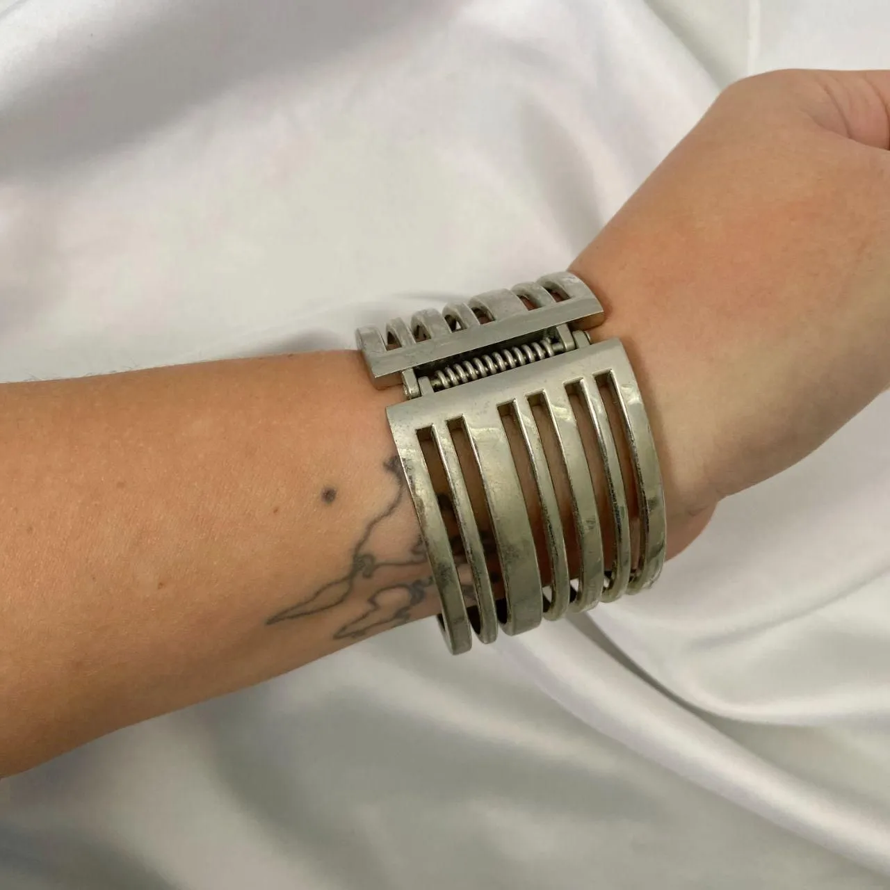 Chunky Wide Silver Toned Metal Hinged Cuff Bracelet - Image 3