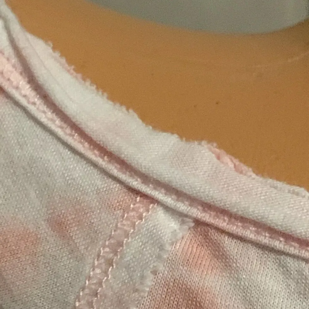 NWOT  Shirt Size Medium Pink Tye-Dye Slit in Back - Image 9