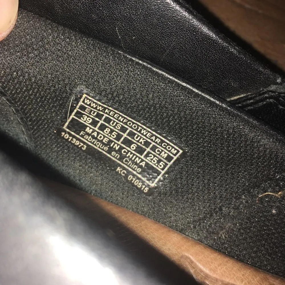 Keens black slip on professional nursing size 8.5 clogs - Image 4