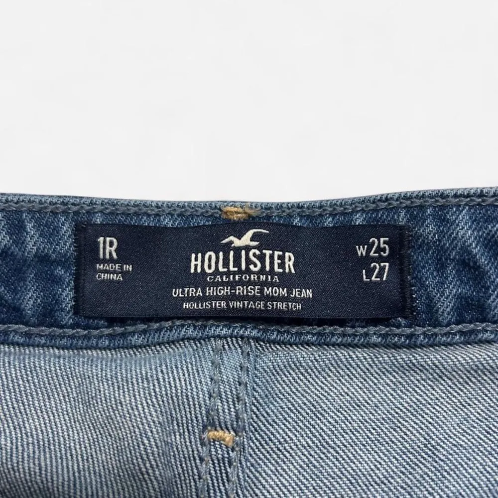 Hollister Ultra High-Rise Mom Jeans Patchwork | Size 1R (25 Waist, 27 Inseam) - Image 3