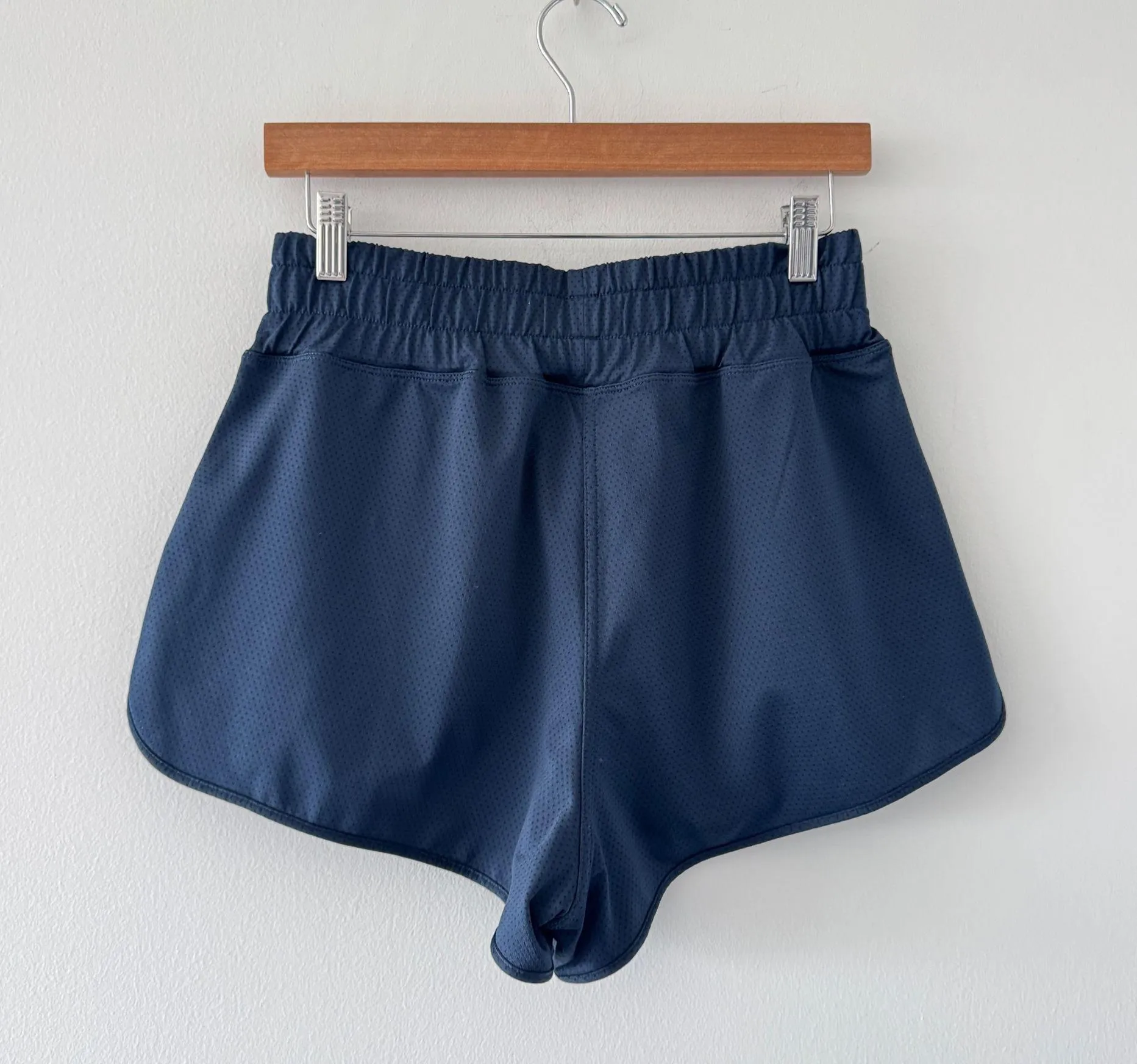 Vuori Navy Mesh Shorts - Image 3