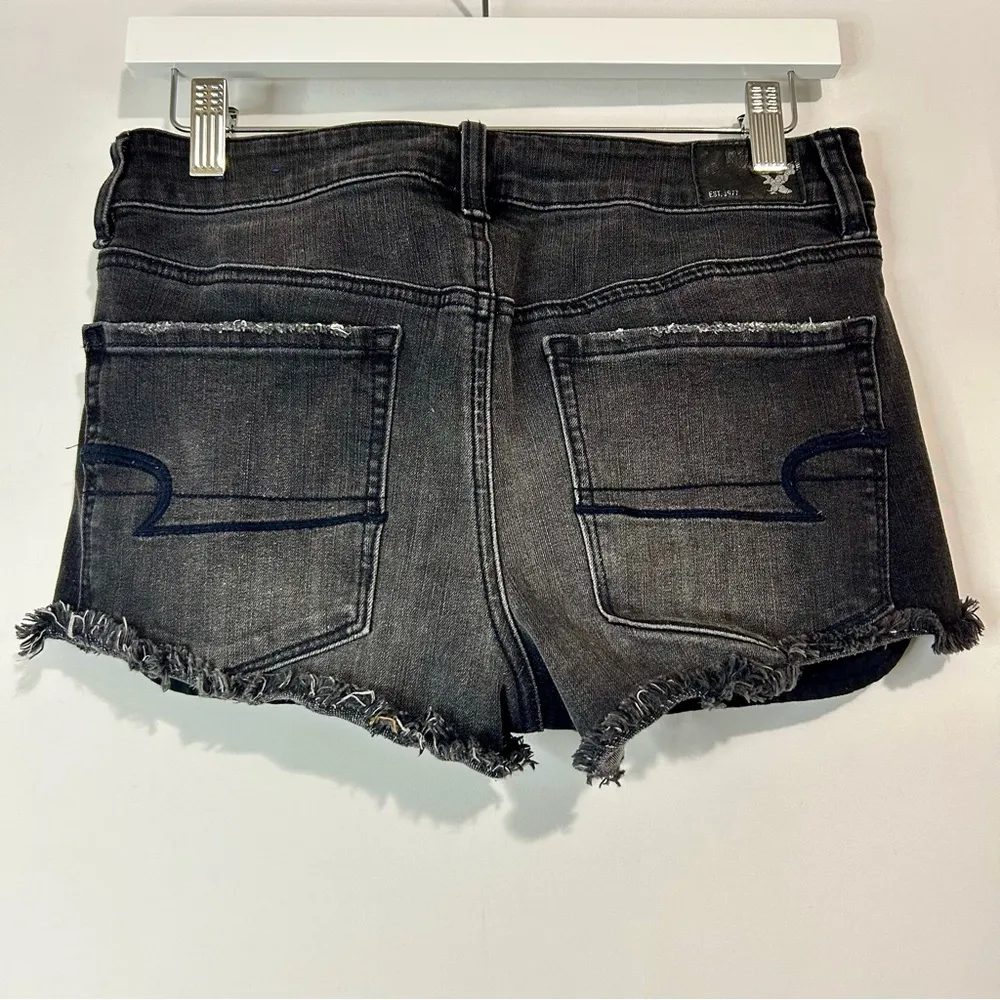 American Eagle Women’s Hi-Rise Shortie Distressed Denim Shorts Black Size 6 EUC - Image 7