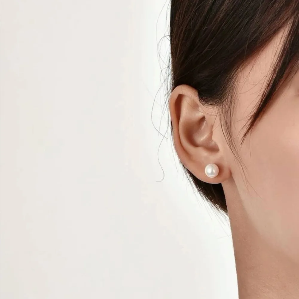 14k gold tone Gorgeous faux pearl earrings - Image 2