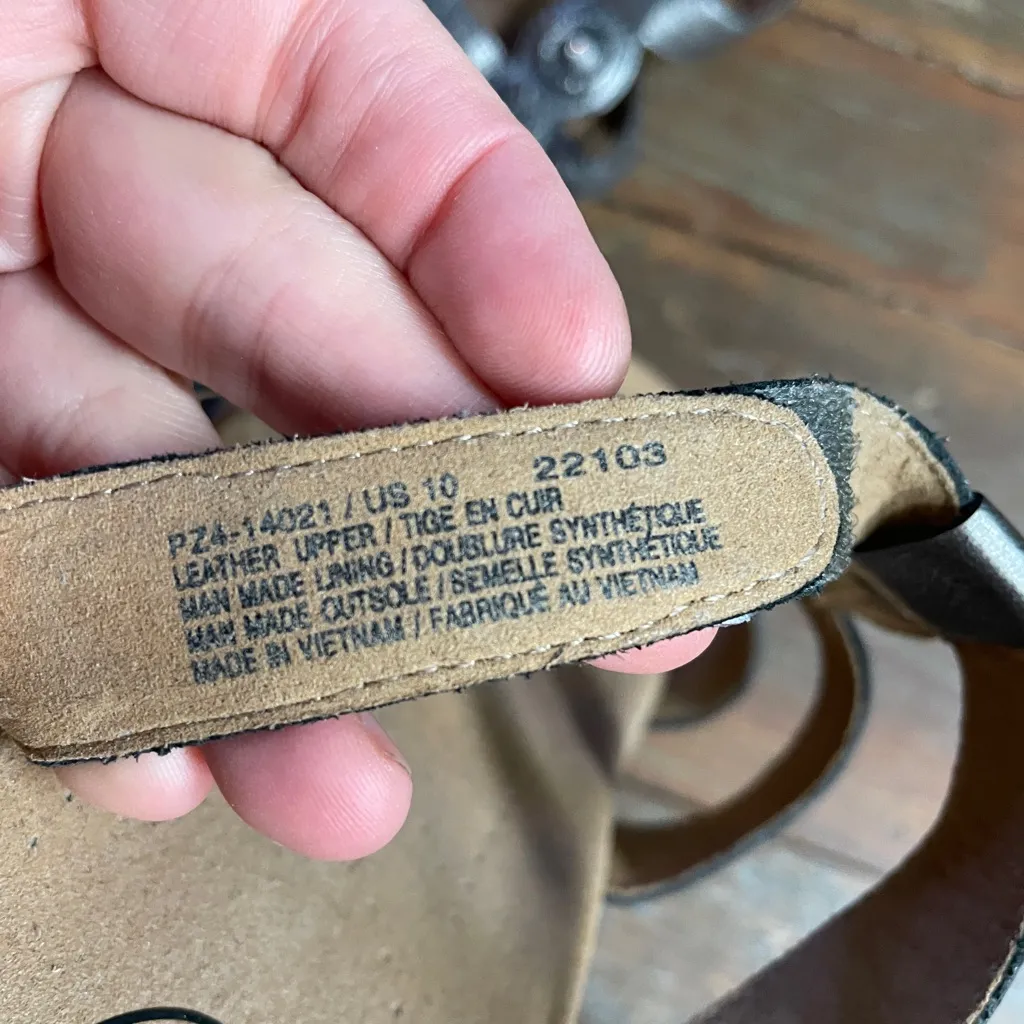 Taos Prize Leather Sandal w Adjustable Straps in Pewter - Image 8