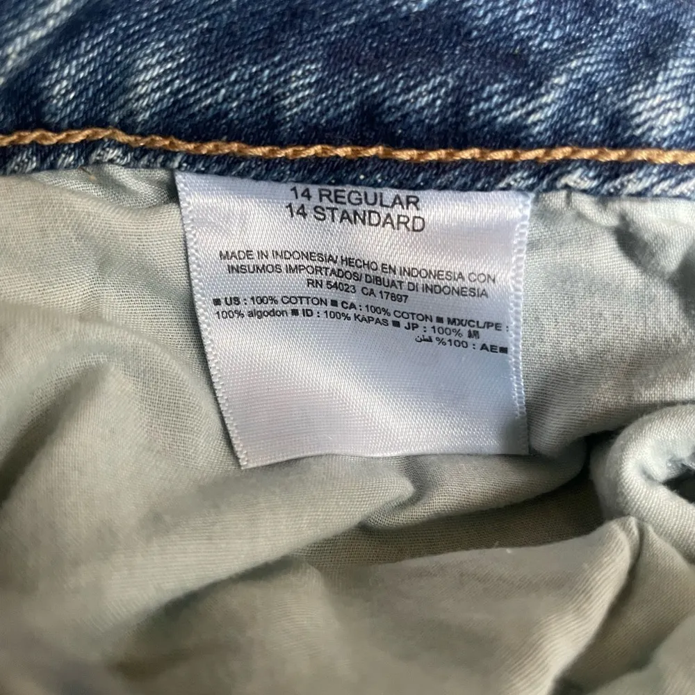 Old Navy Hi Rise Straight/Droit Distressed Denim Cropped Jeans - Image 6