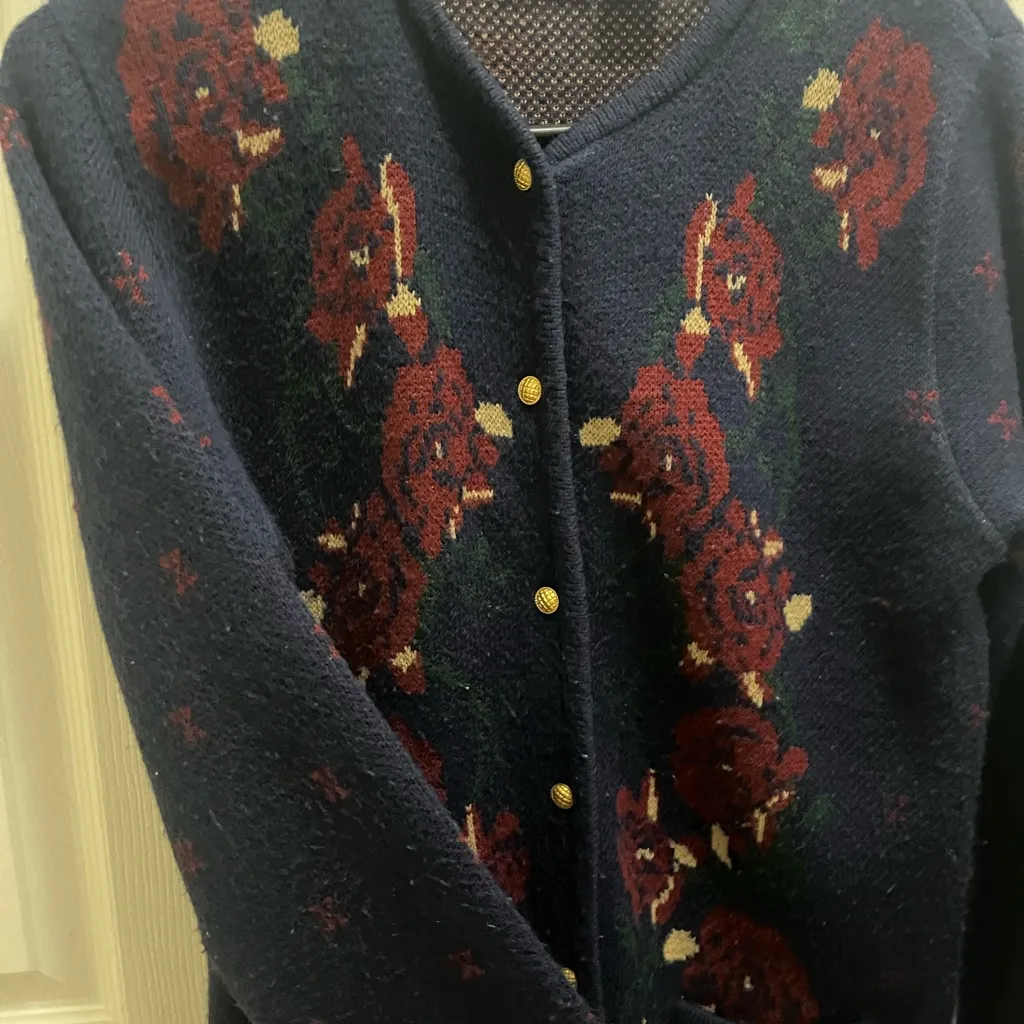 Classic Elements  button up‎ sweater size medium - Image 8