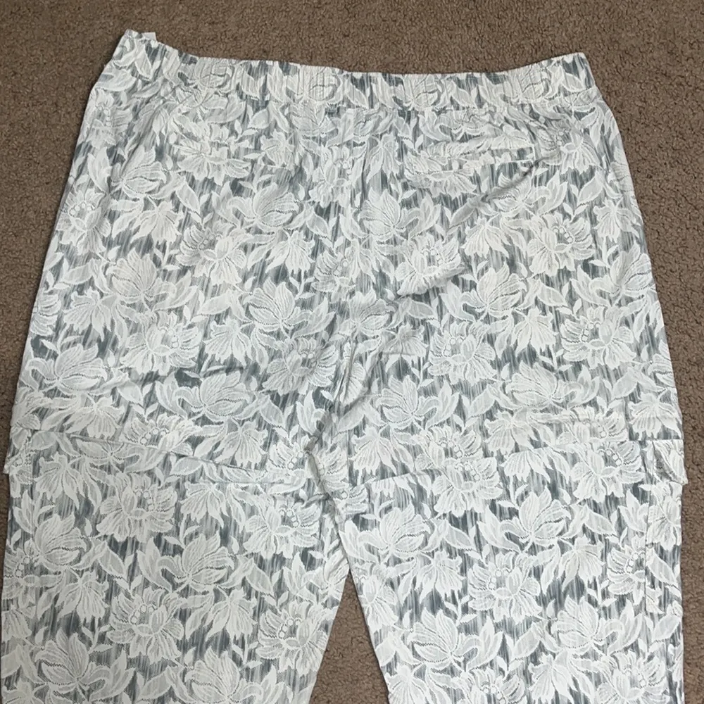 Athleta Trekkie Convertible Hike Pant Ethereal‎ Bloom Magnolia White 22 - Image 12