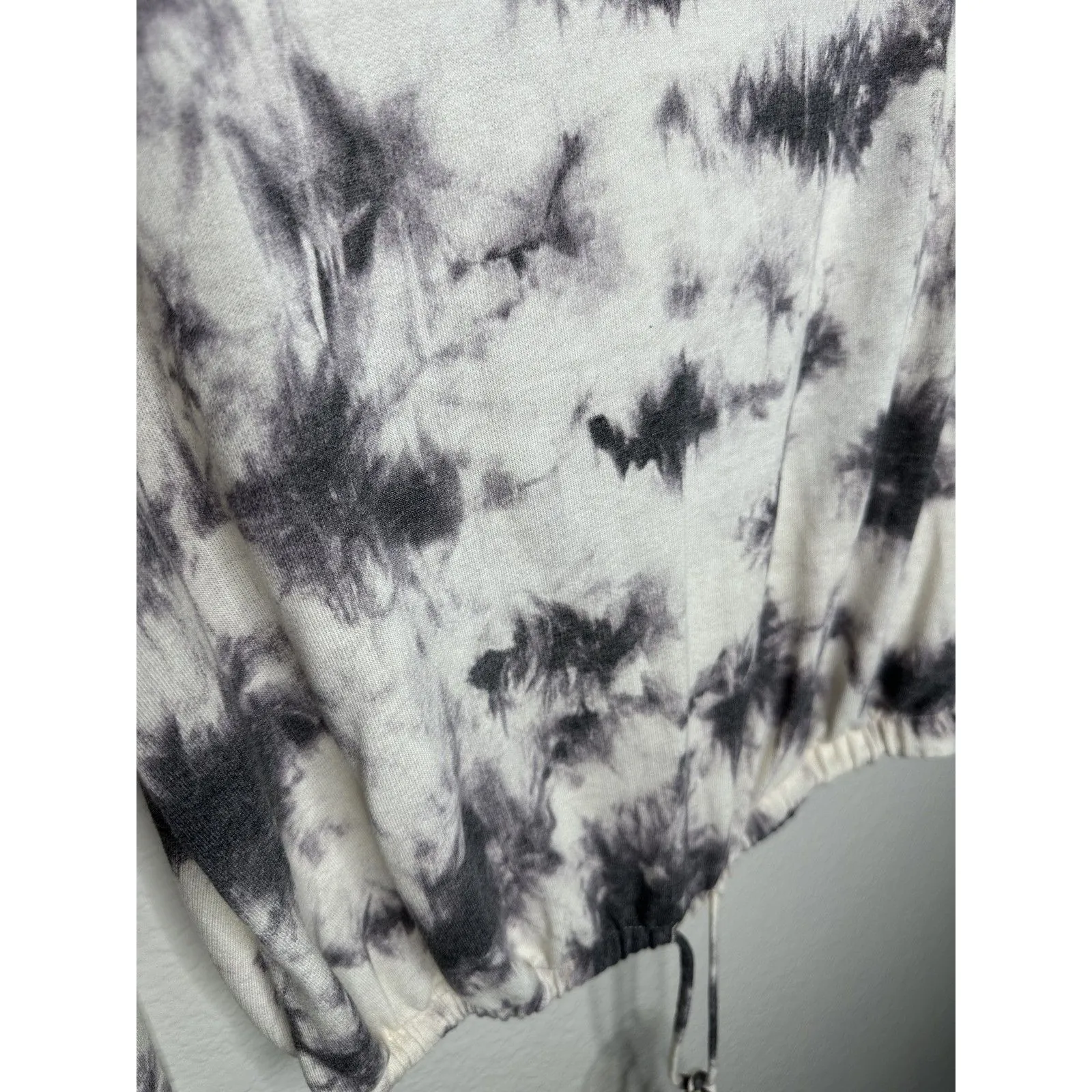 Lush Sweater Womens Small Tie Dye Pullover Drawstring Hem Cozy Top Black White - Image 3