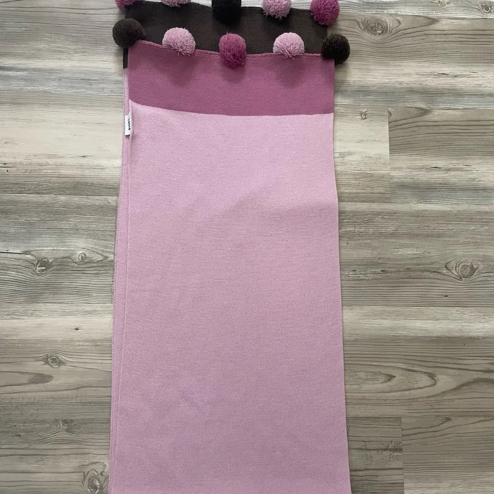 Lucia wool Scarf with pompoms, NWOT, length is 48, width is 11, pink and brown - Image 6