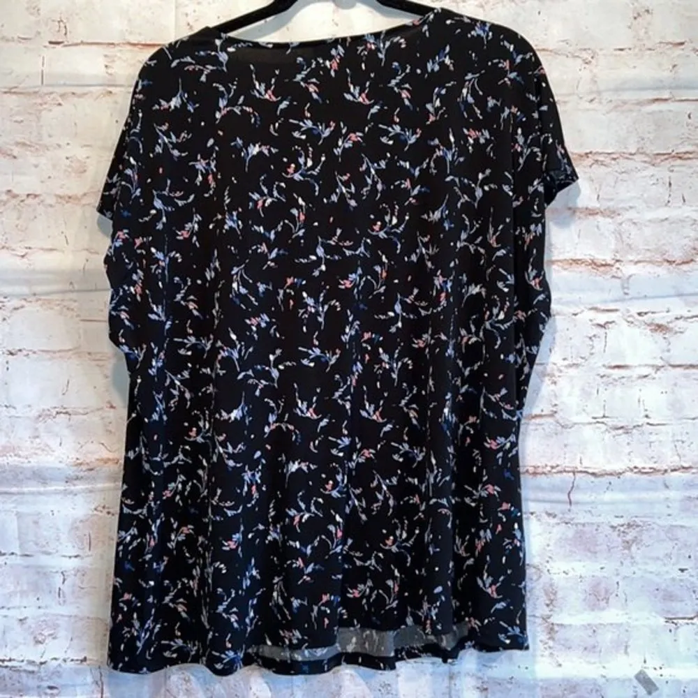 Lane Bryant short sleeve blouse pullover black floral 22/24 v neckline plus - Image 8