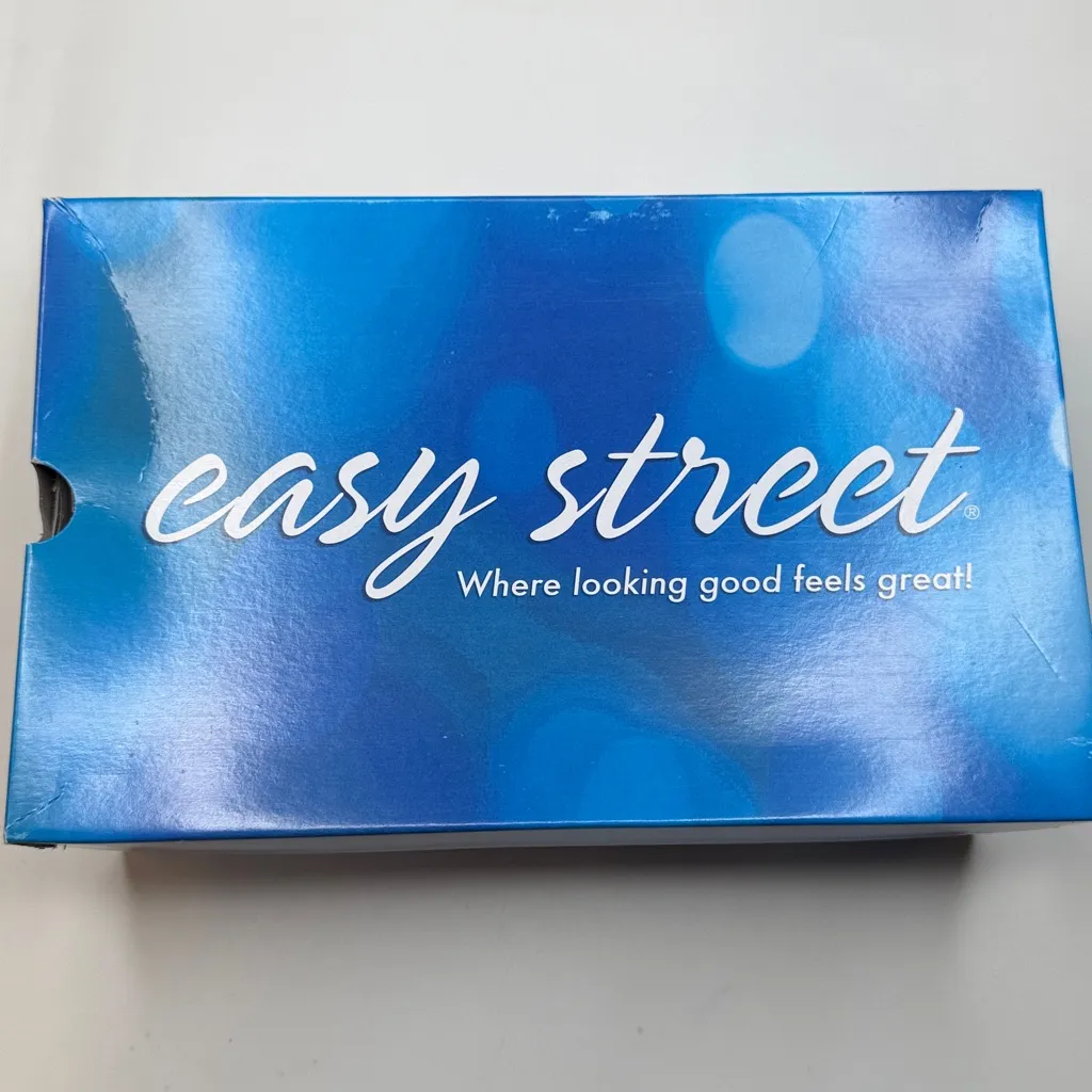 Easy Street Women's Origin Comfort Clogs- Size 7.5 - Image 5