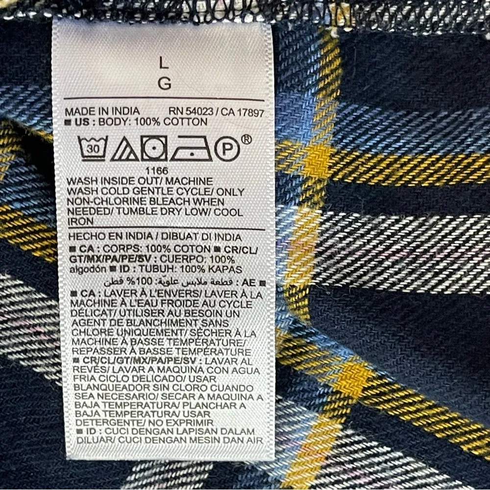 Old Navy Button Down Shirt in Blue and Yellow - Image 6