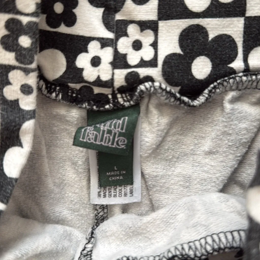 Wild Fable Women's Fold-Over Waistband Flare Yoga Pants Floral Retro Hippie - Image 4