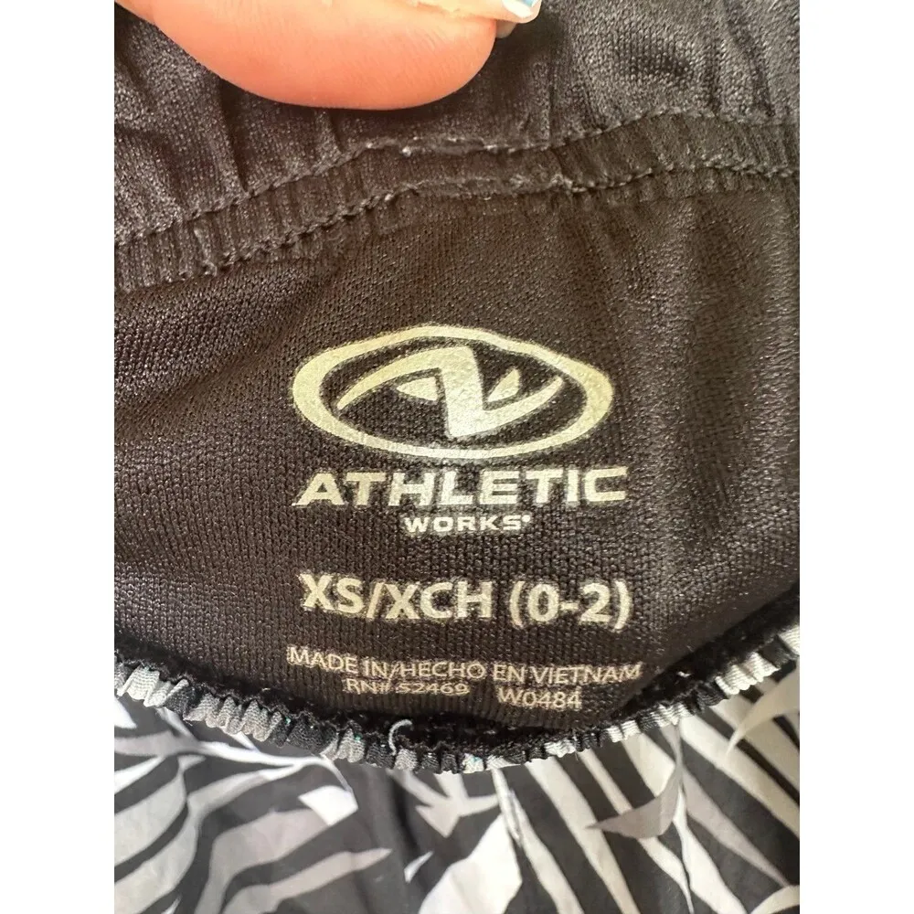 Athletic Works Women's Hawaiian Tropical Leaves Monstera Palm Running Shorts XS - Image 7