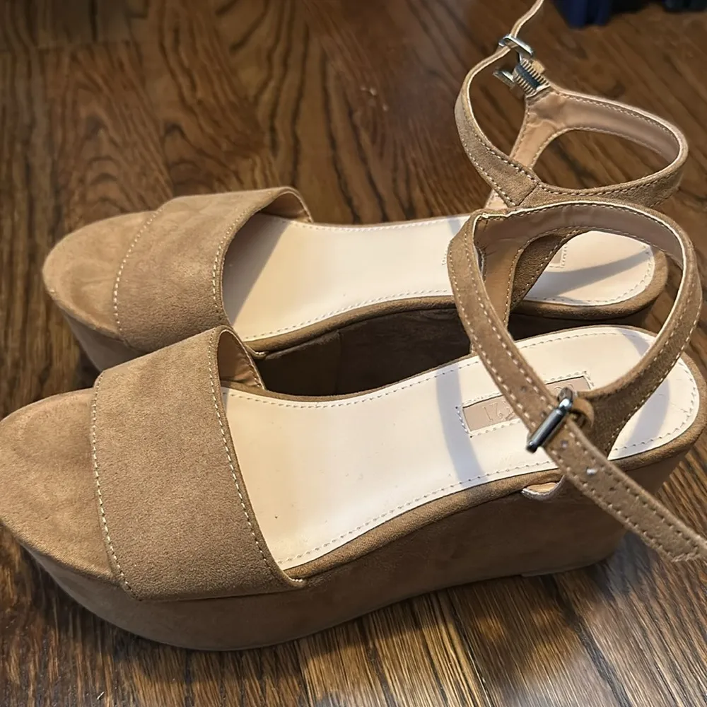 Forever 21 brown Platform Sandals - size 6 - Worn once - Image 4