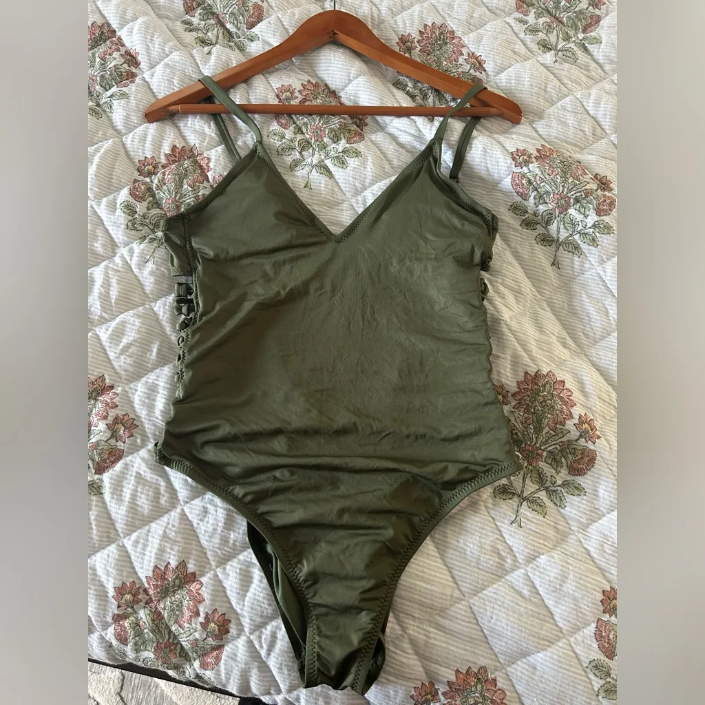 Shade & Shore Olive Green Women's One-Piece Swimsuit  large - Image 5