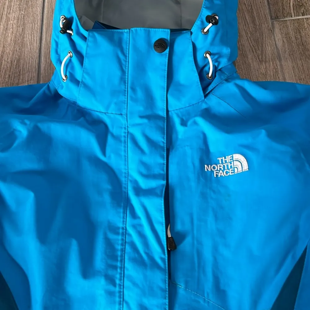 Women’s Northface shell Hyvent  jacket - Image 2