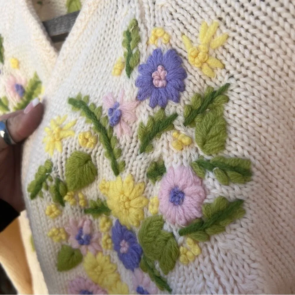Vintage 60s embroidered floral 3D wool knit cardigan sweater cream purple green Size M - Image 2