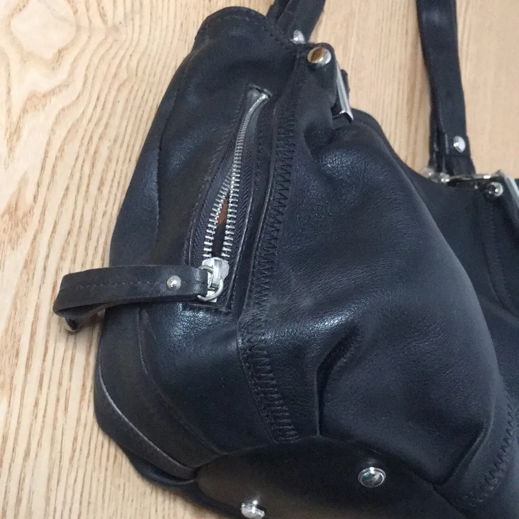 B Makowsky Leather Purse/Hand Bag Lots Pockets Black/Silver Nice Clean 16”x11” Black - Image 6