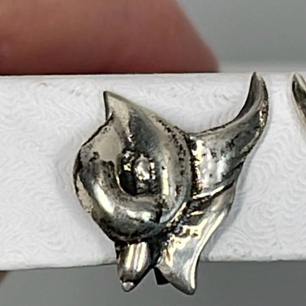 Vintage handmade sterling silver Cala Lily screwback earrings - Image 3