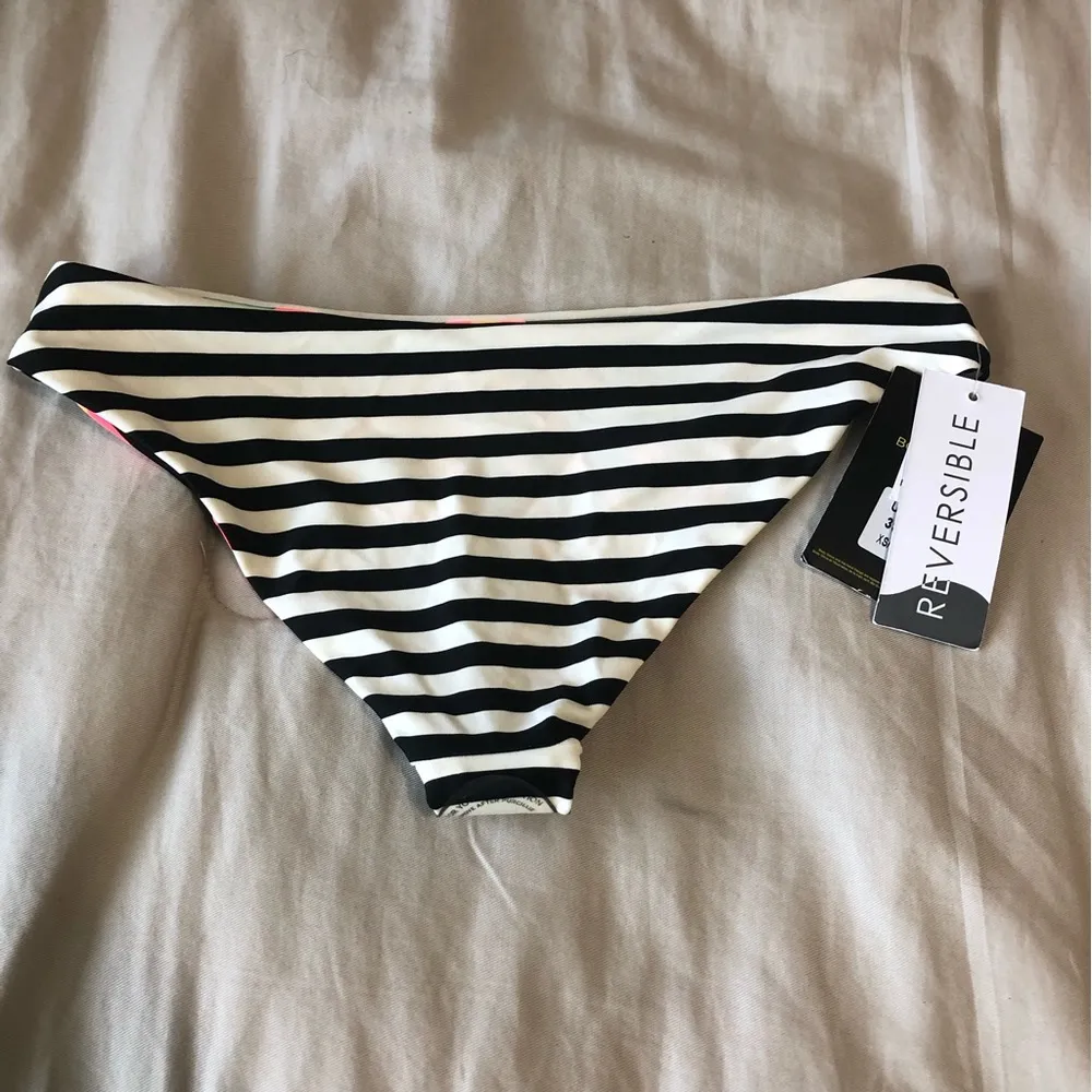 Body Glove reversible bikini bottoms xsmall in Urbania - Image 6