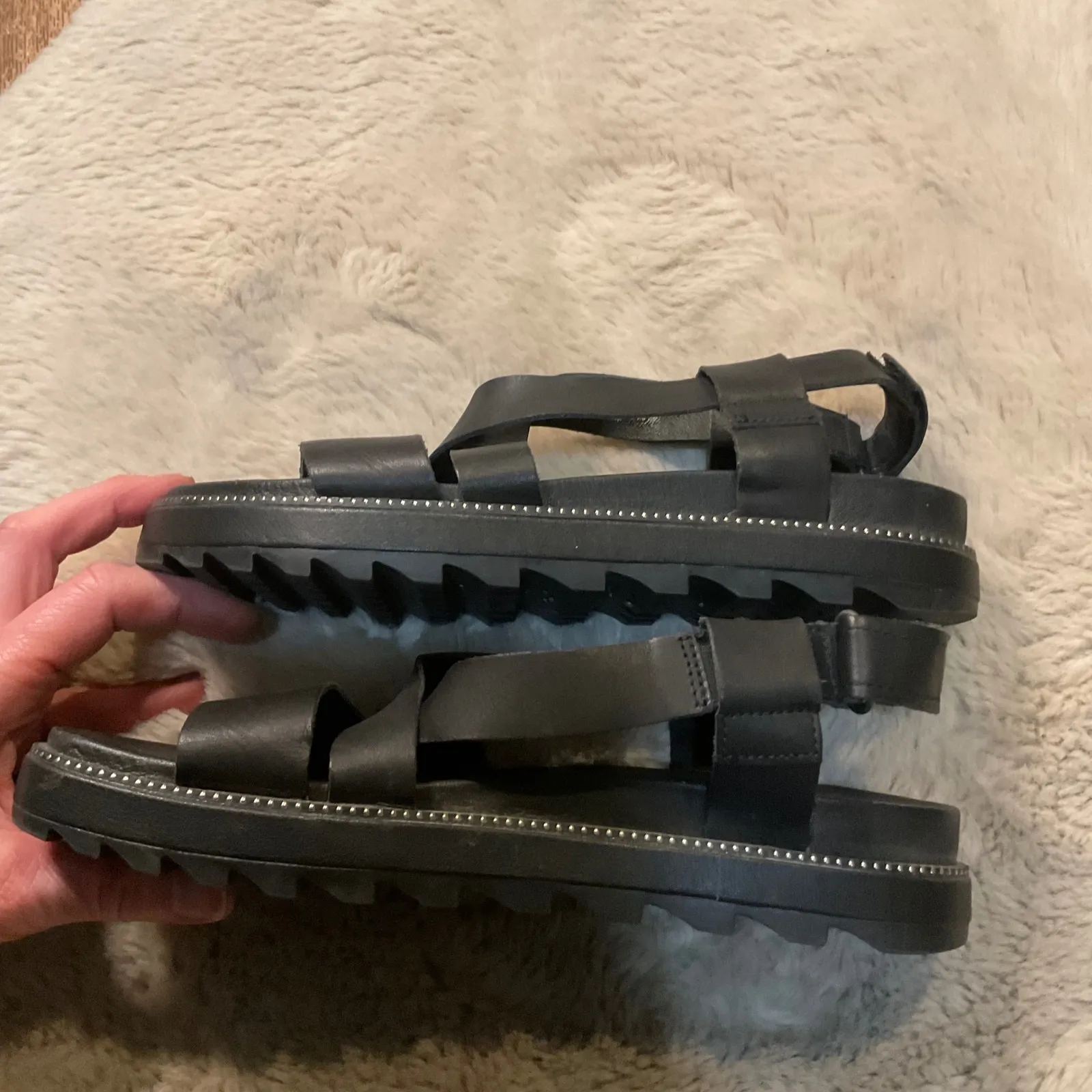 Sorel Roaming Criss Cross Sandal Black Size 8 Studded Edge Flat Womens - Image 4