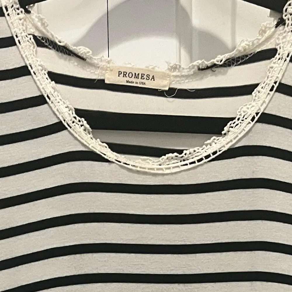 Black and White Striped Sleeveless Tank with lace and detail Sz L - Image 4