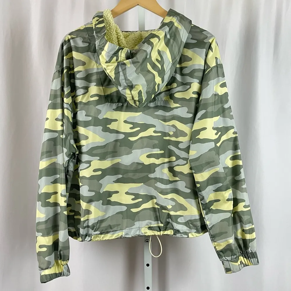 Flirtitude Large Lightweight Camo Windbreaker Pullover Sherpa Hood Outdoor - Image 3