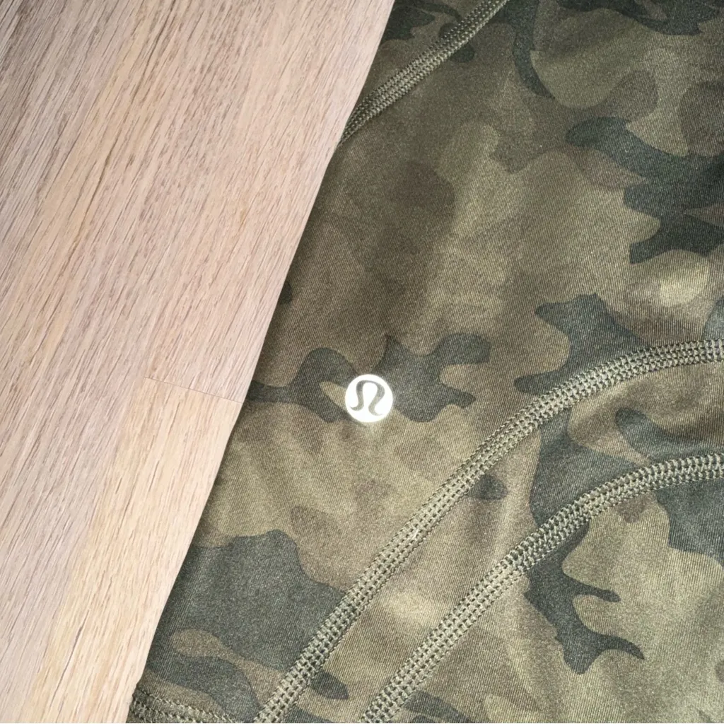 Lululemon Run Inspire Crop II *All Luxtreme Savasana Camo Fatigue Green - Size 6 - Image 5