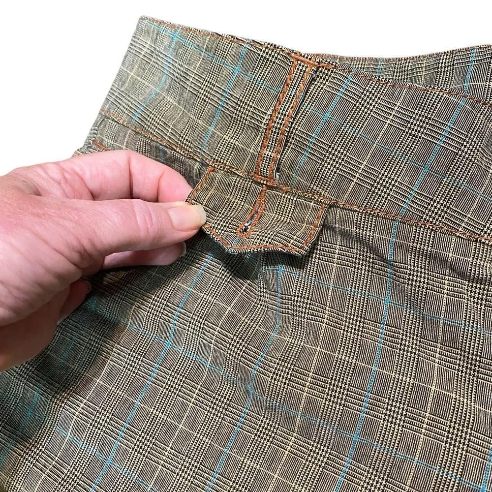 La ROK Brown Plaid Button Cuffed Shorts Size 8 Brown - Image 3