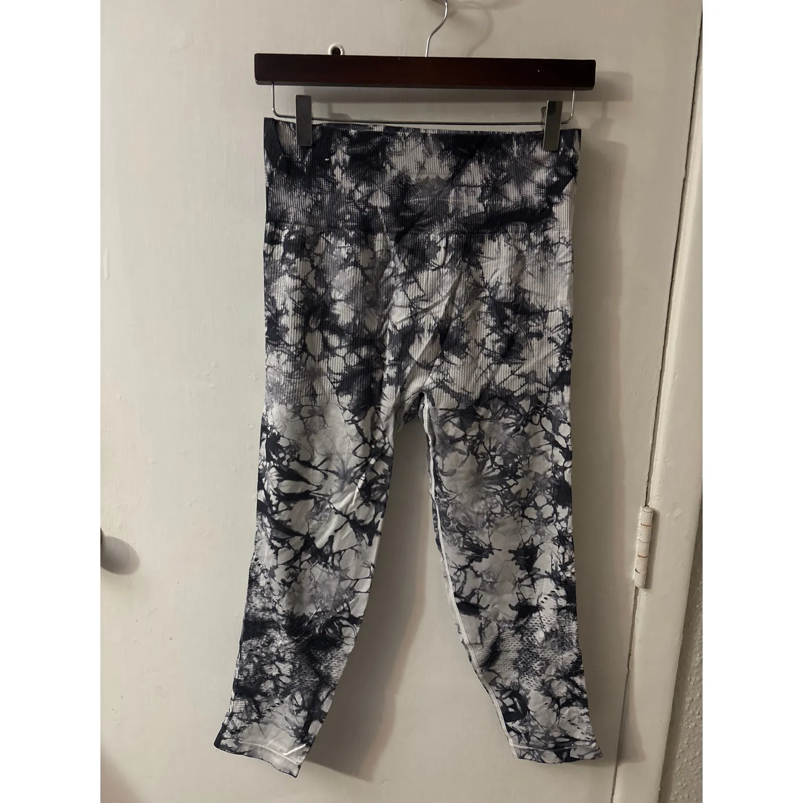 PINK Victoria Secret Cool & Comfy Print Legging  Black/White L Athleisure Active - Image 2