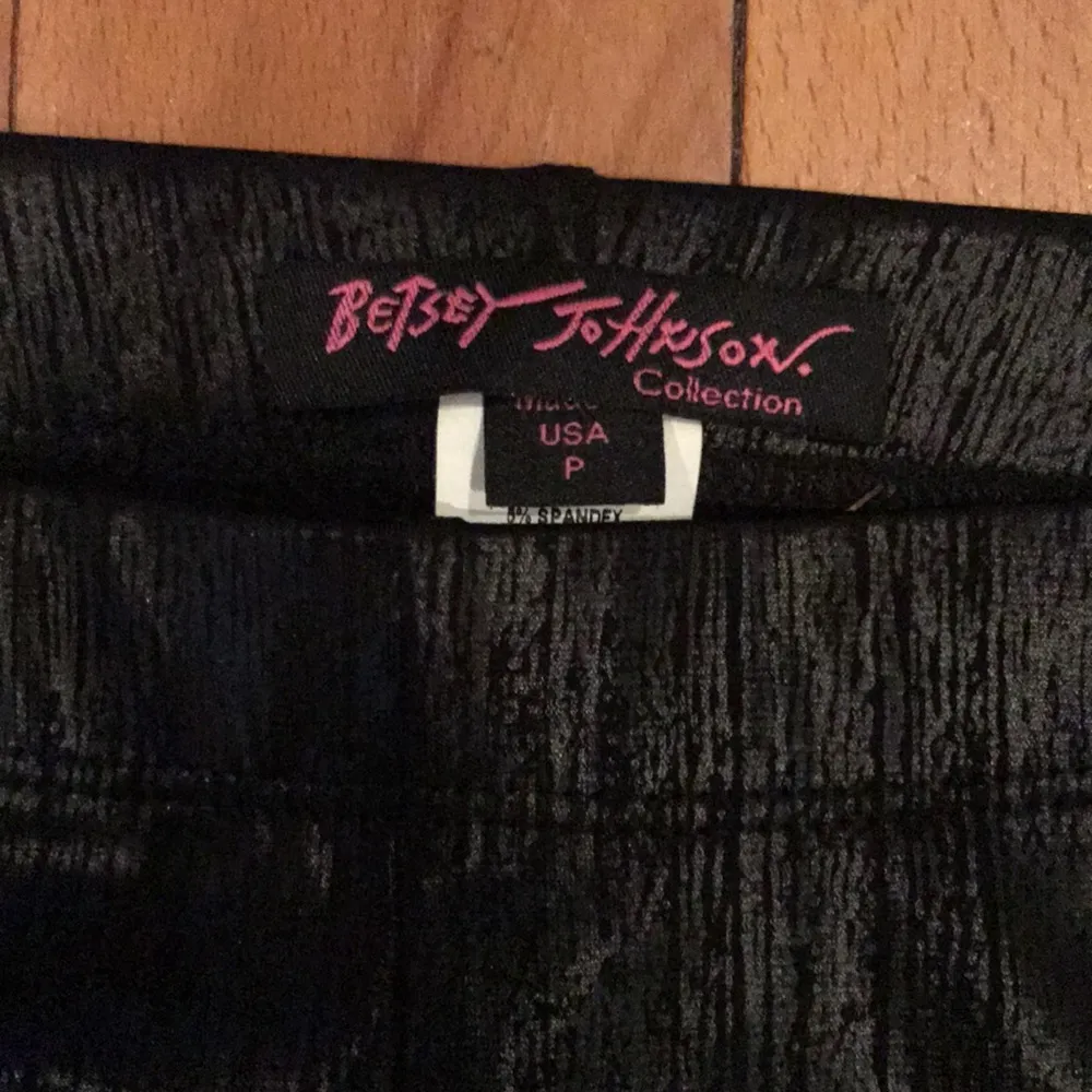Betsey Johnson Black patterned shiny Leggings P Sexy unique rocker chic Betsy - Image 4