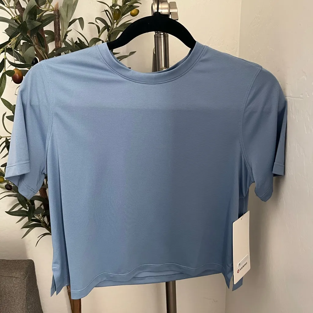New Lululemon Ultralight Waist-Length T-Shirt - Image 4