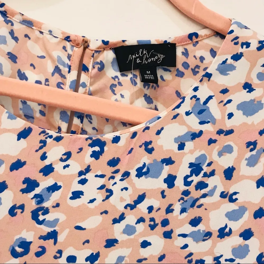 NWT Milk & Honey cheetah blouse Medium - Image 5