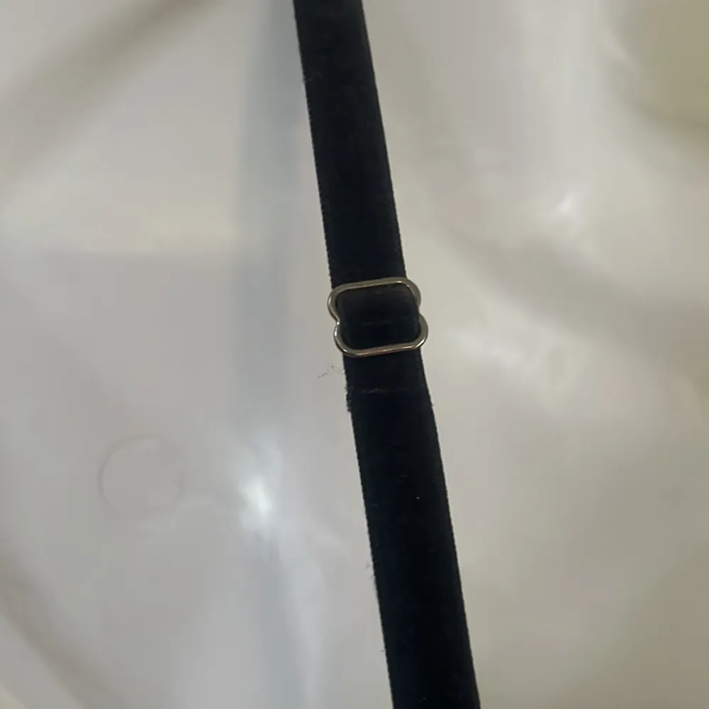 Victoria’s Secret lace and velvet bra - Image 7