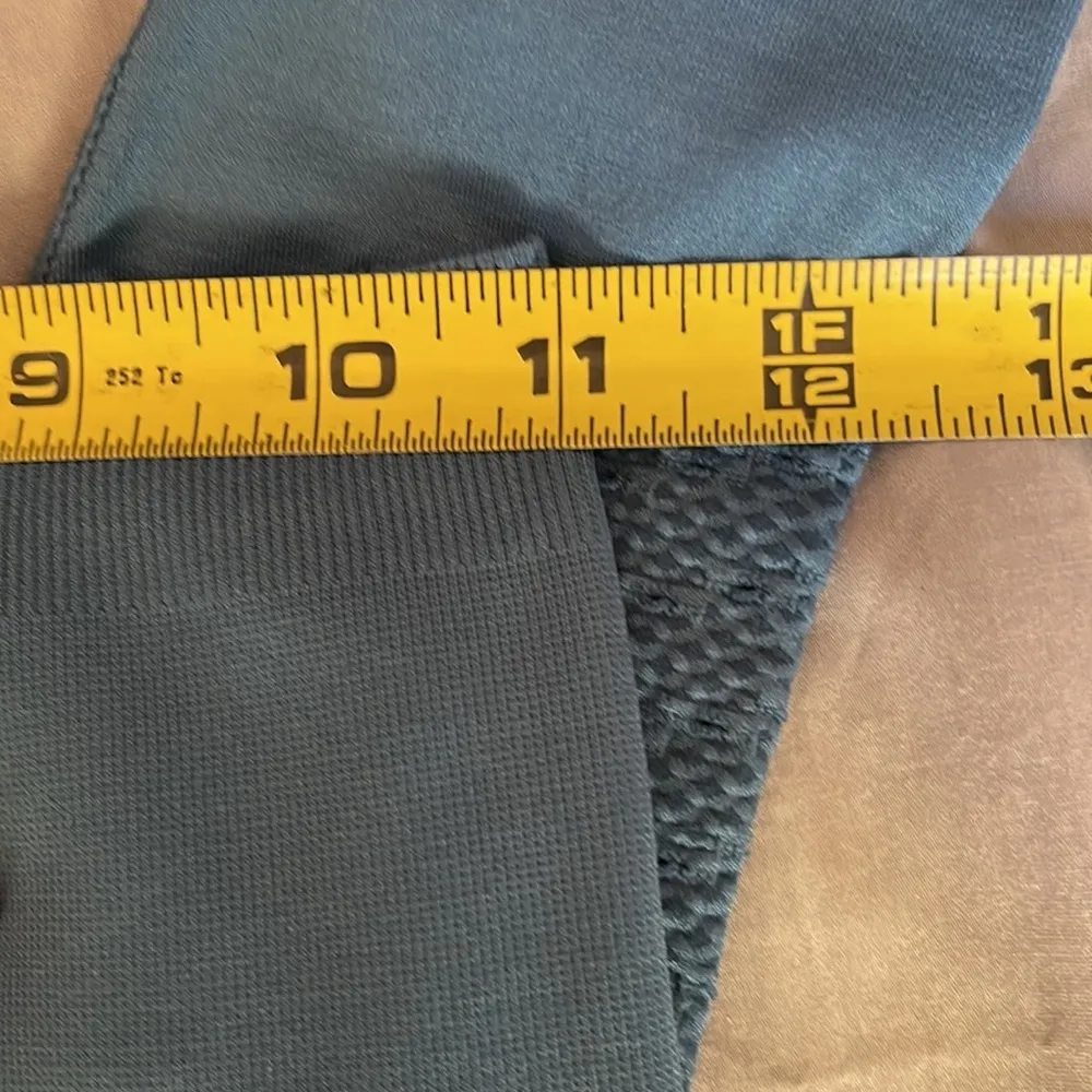 Women's Fabletics Teal Weave Cut High Rise Athleisure Leggings Size XS EUC #1943 - Image 5