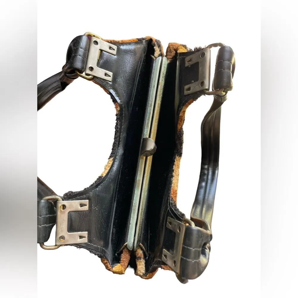 Aetna Vintage 60s Groovy Hippie Psychedelic Shag Carpet Clasp Shoulder Purse - Image 10