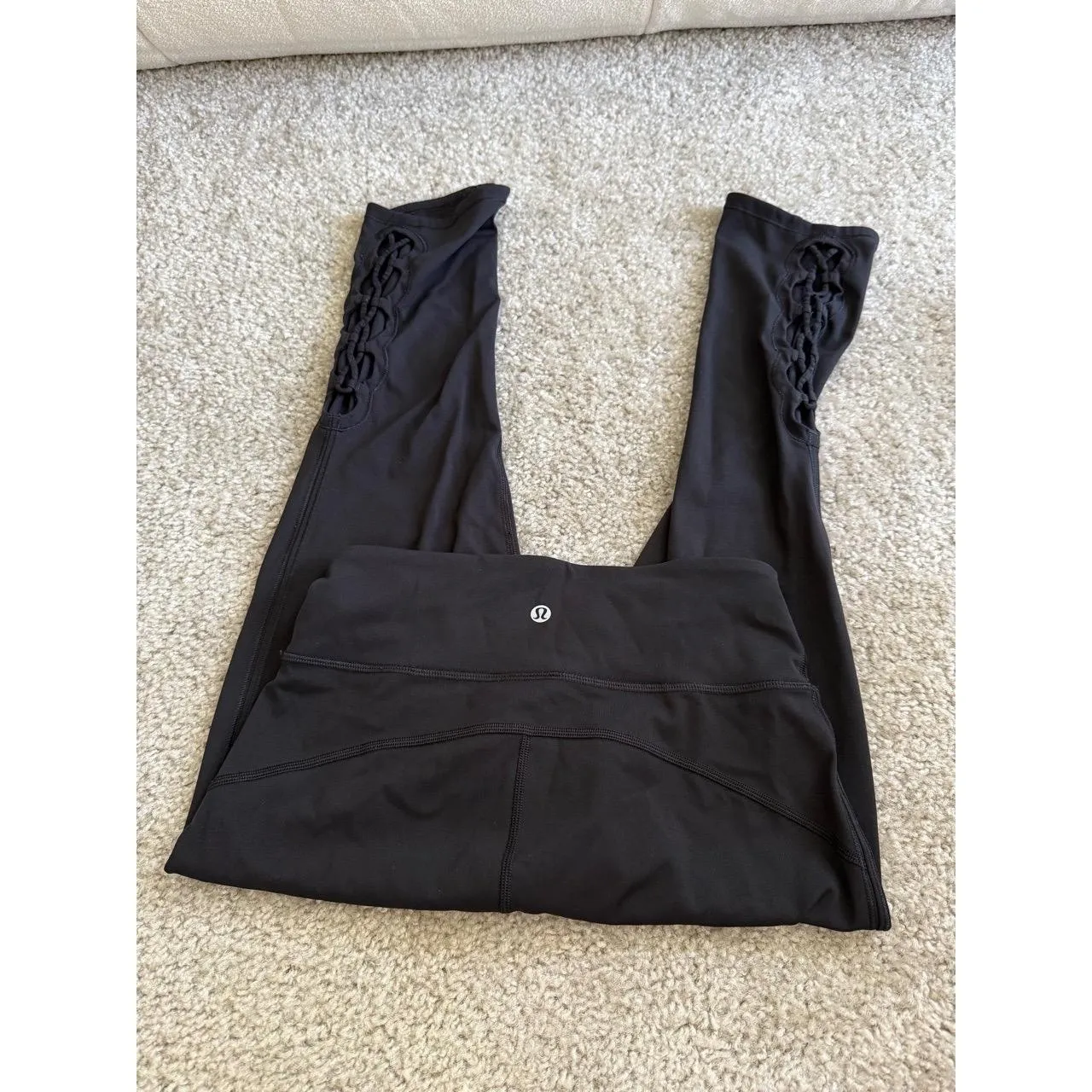 Lululemon Ankle Lace Up Crop Legging size 6 - Image 3